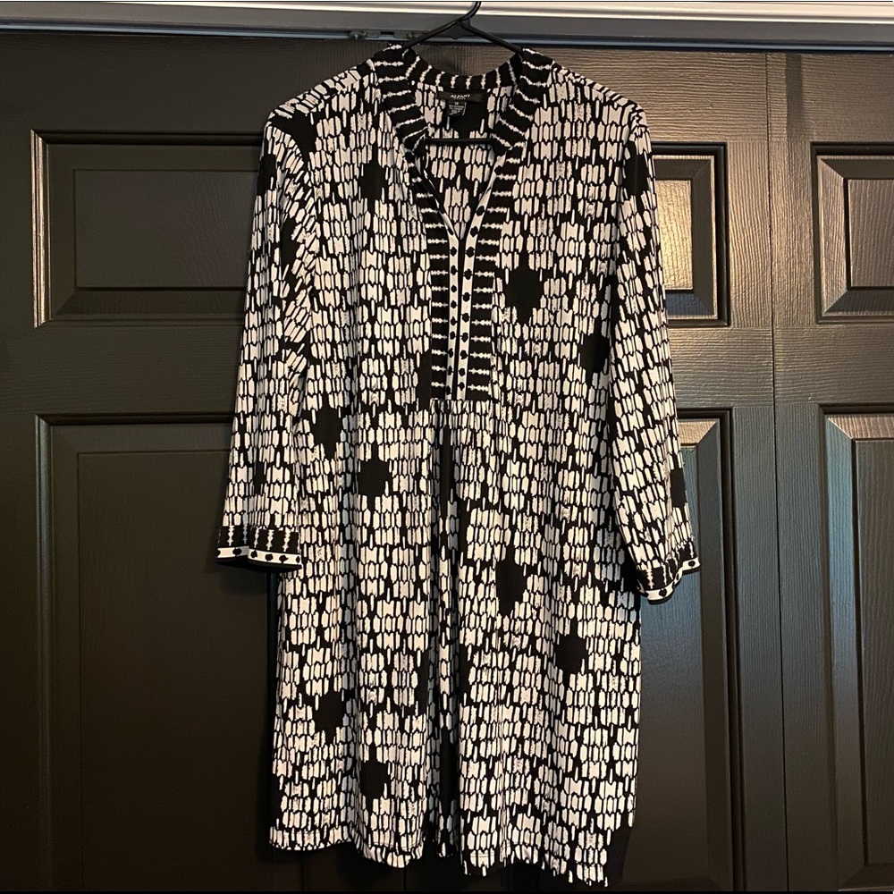 Alfani tunic blouse - B&W